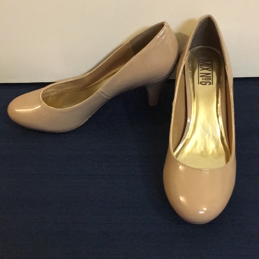 NWOT Mix No6 Nude Heels size 8.5
